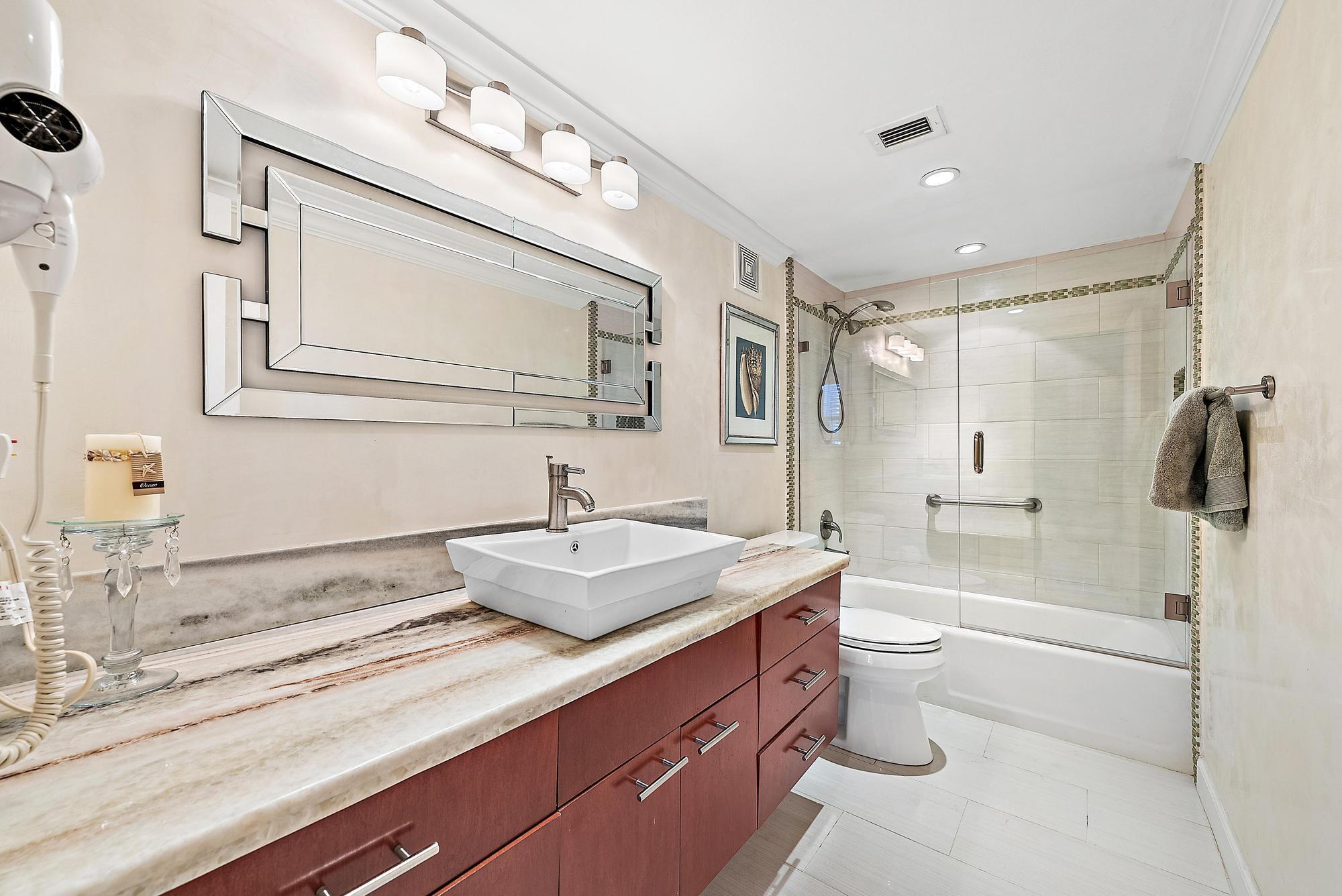 AQUARIUS CONDO - Residential