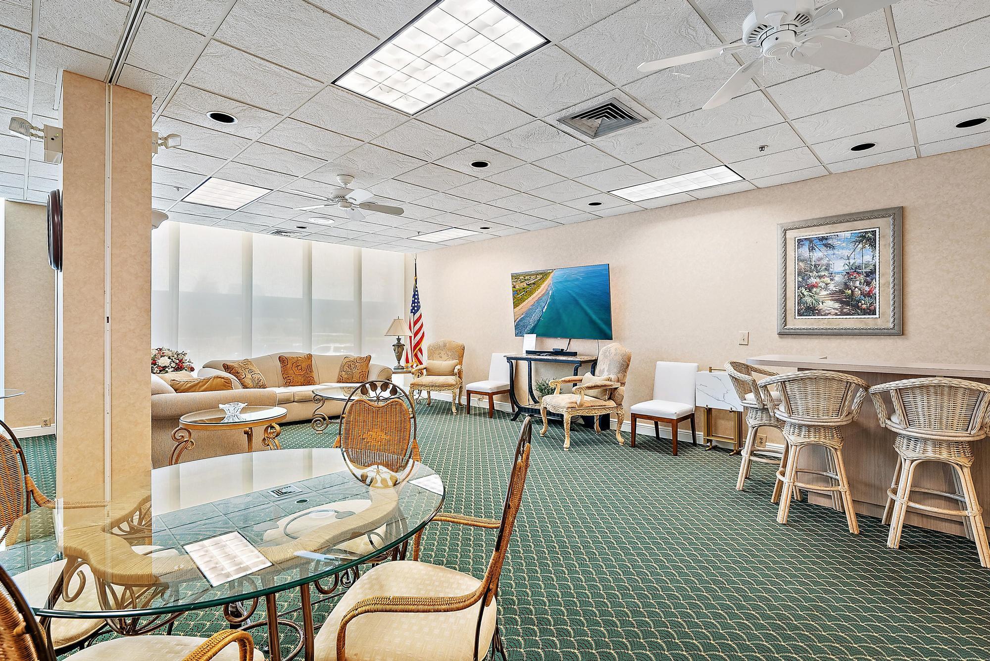 AQUARIUS CONDO - Residential