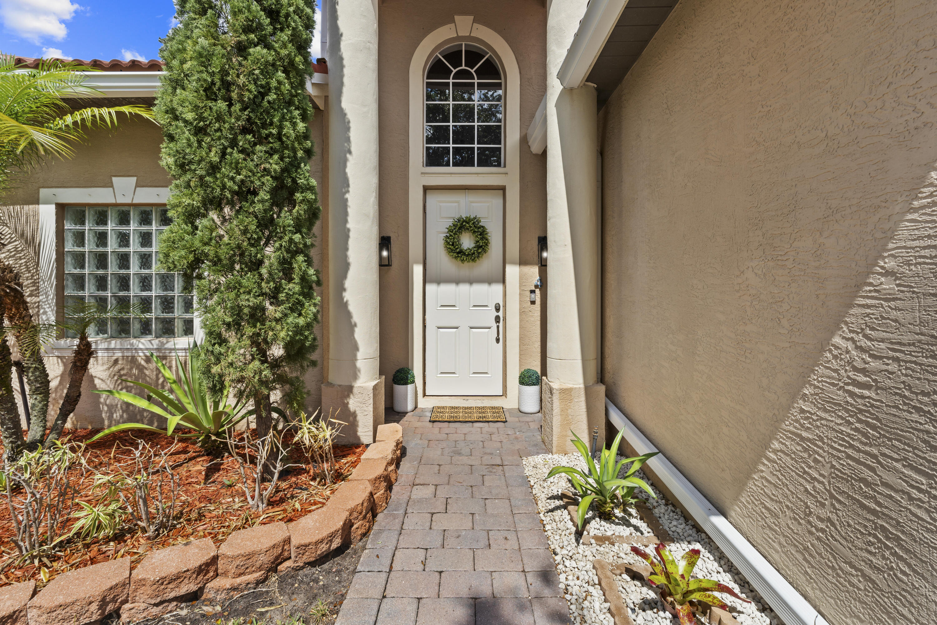 437 NW Sheffield Circle