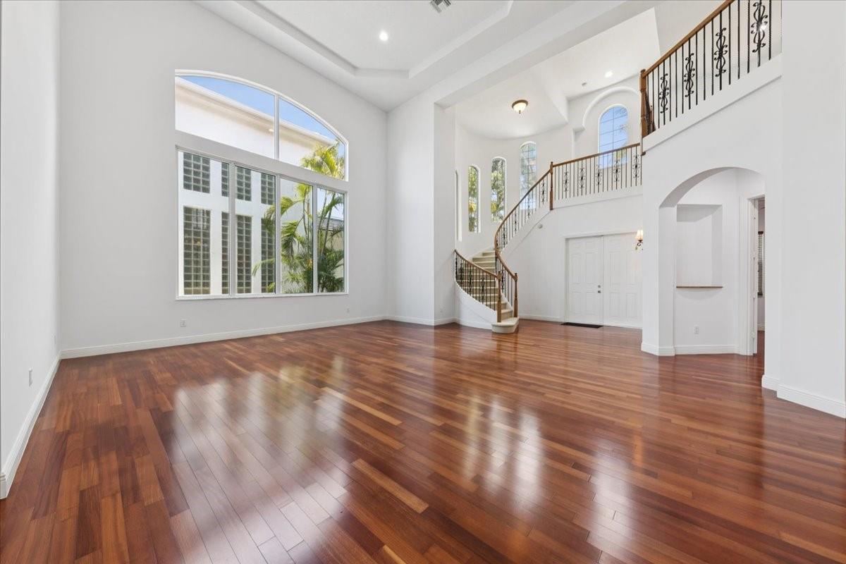8029 Valhalla Dr