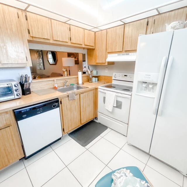 LIME BAY CONDOMINIUM 7 - Residential Lease