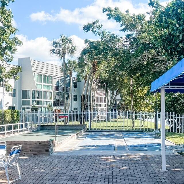 LIME BAY CONDOMINIUM 7 - Residential Lease