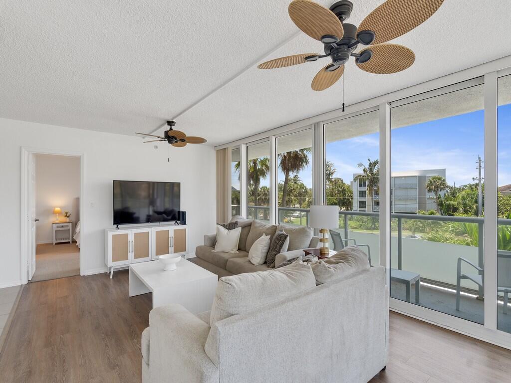 3554 Ocean Drive 202, Vero Beach, FL, 32963/$880,000 2 3554 Ocean Drive 202