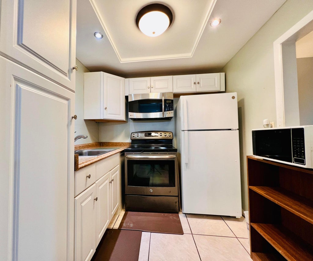 Photo of 330 Southampton B, West Palm Beach, FL 33417 (MLS # B26035635)