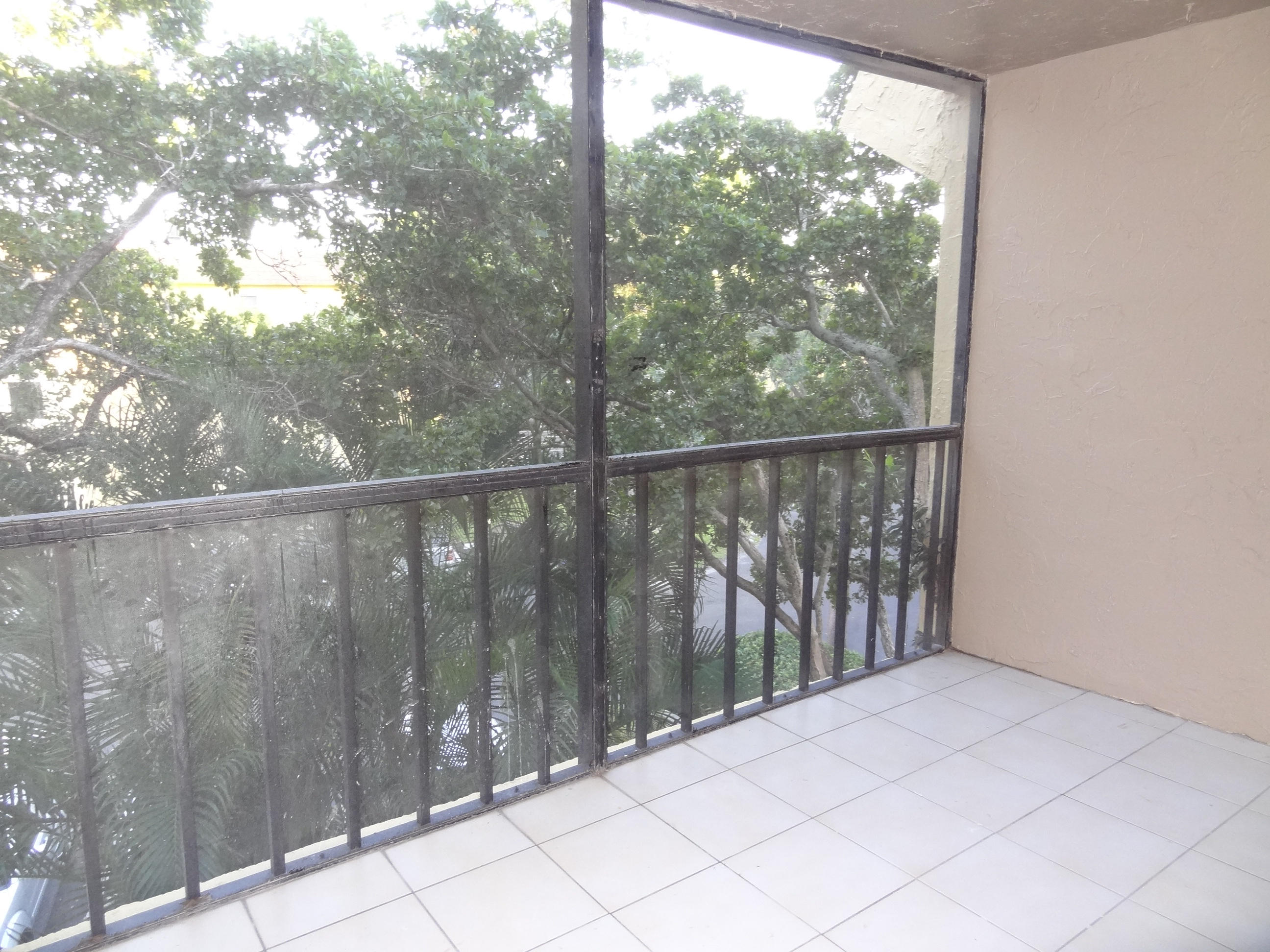 CASA DEL RIO CONDO - Residential Lease