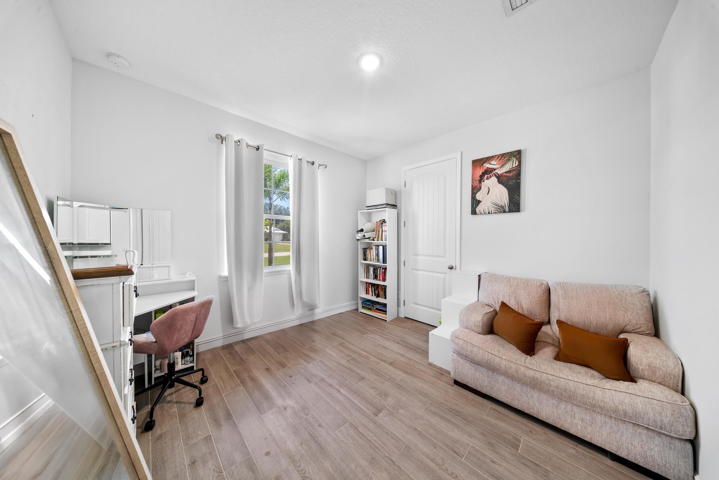 1066 SW JENNIFER Terrace