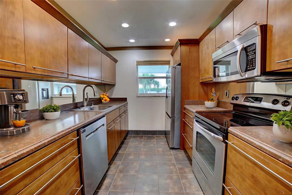 Photo of 100 Golfview Terrace #114, Boynton Beach, FL 33426 (MLS # F10533458)