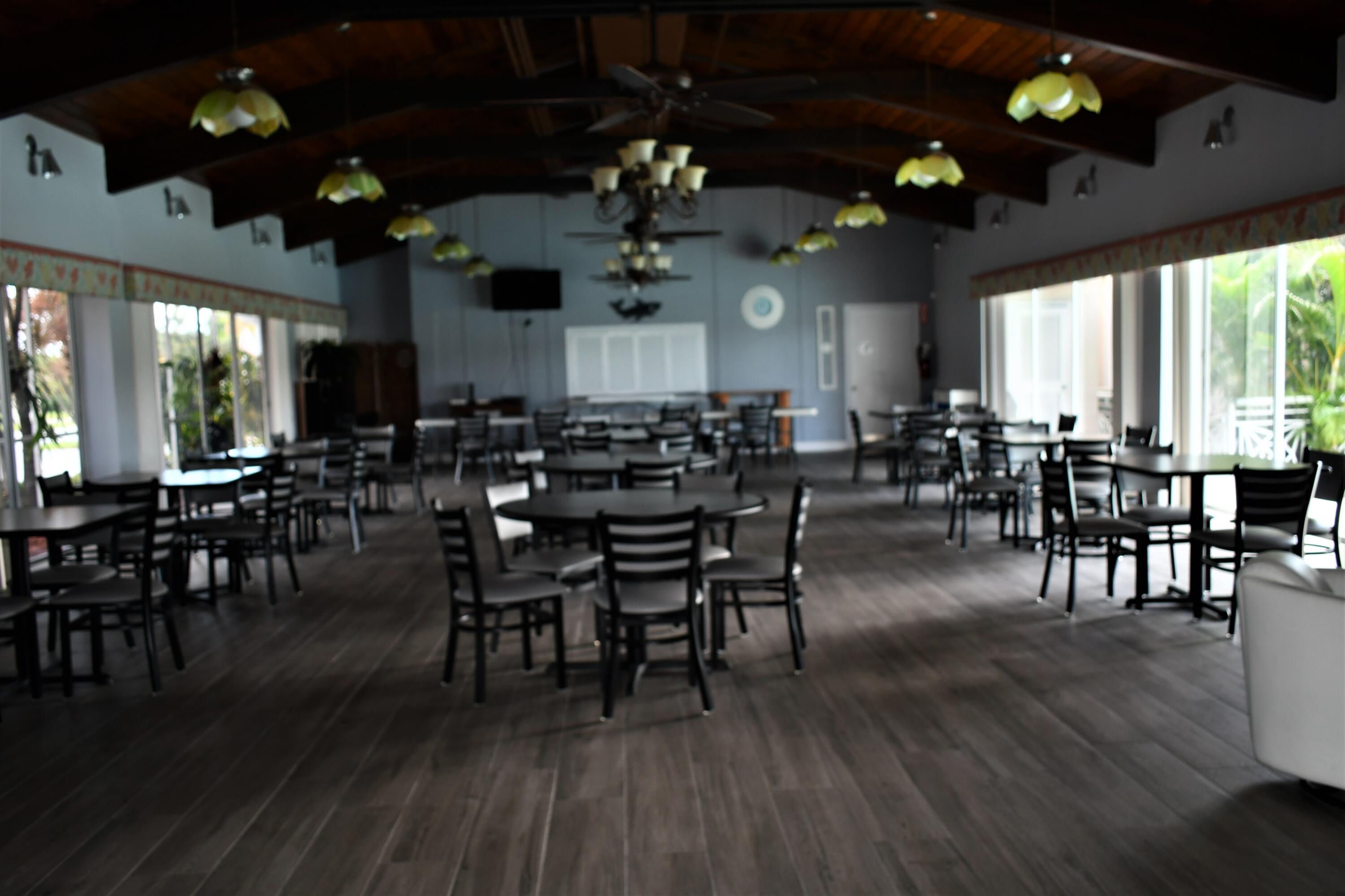 LAKE CLARKE GARDENS NO 18 COND - Residential