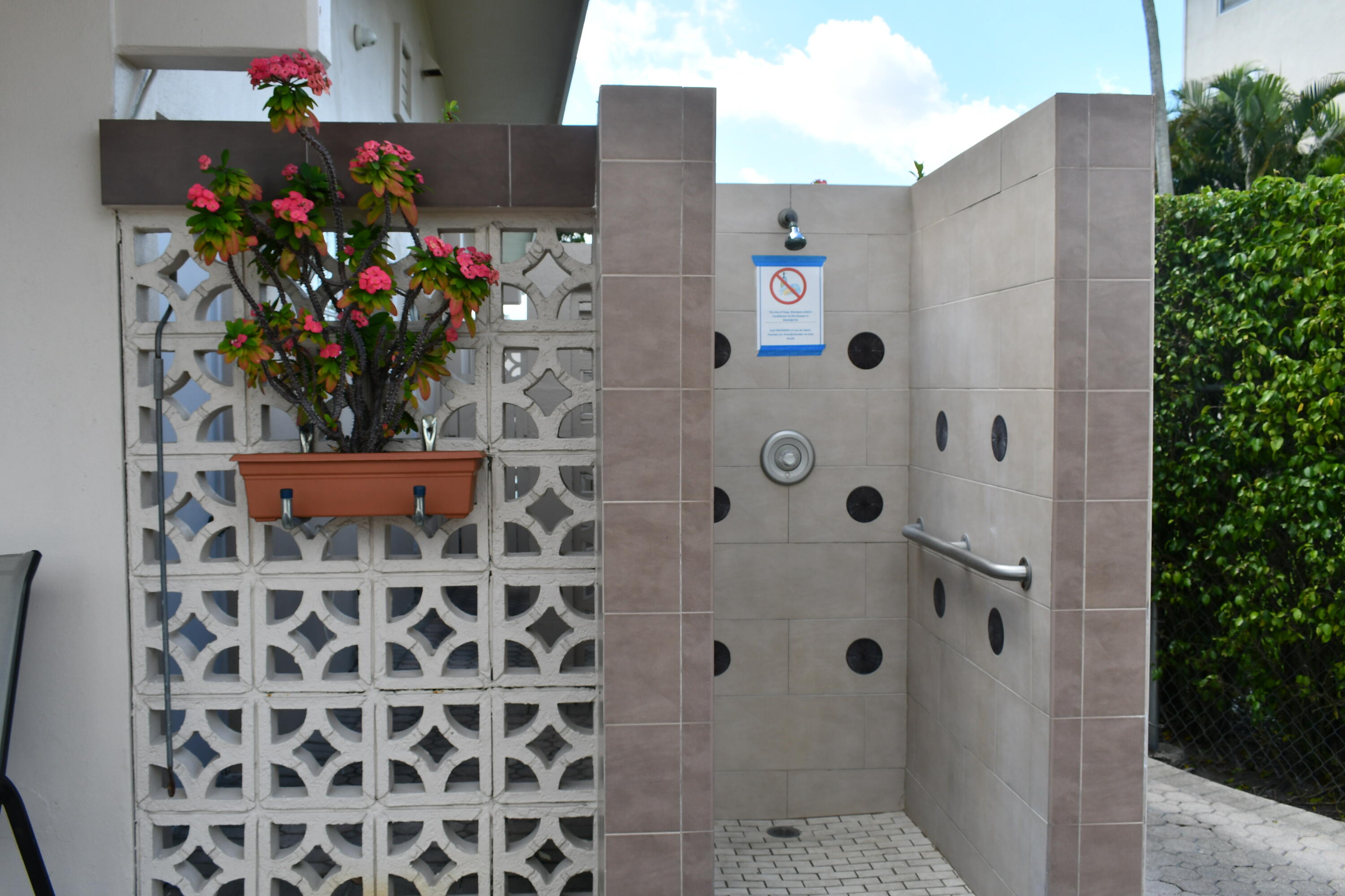 LAKE CLARKE GARDENS NO 18 COND - Residential