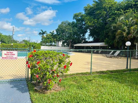 Tiny photo for 118 Royal Pk Drive #1f, Oakland Park, FL 33309 (MLS # B26047900)