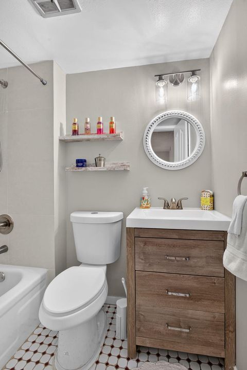 Tiny photo for 118 Royal Pk Drive #1f, Oakland Park, FL 33309 (MLS # B26047900)