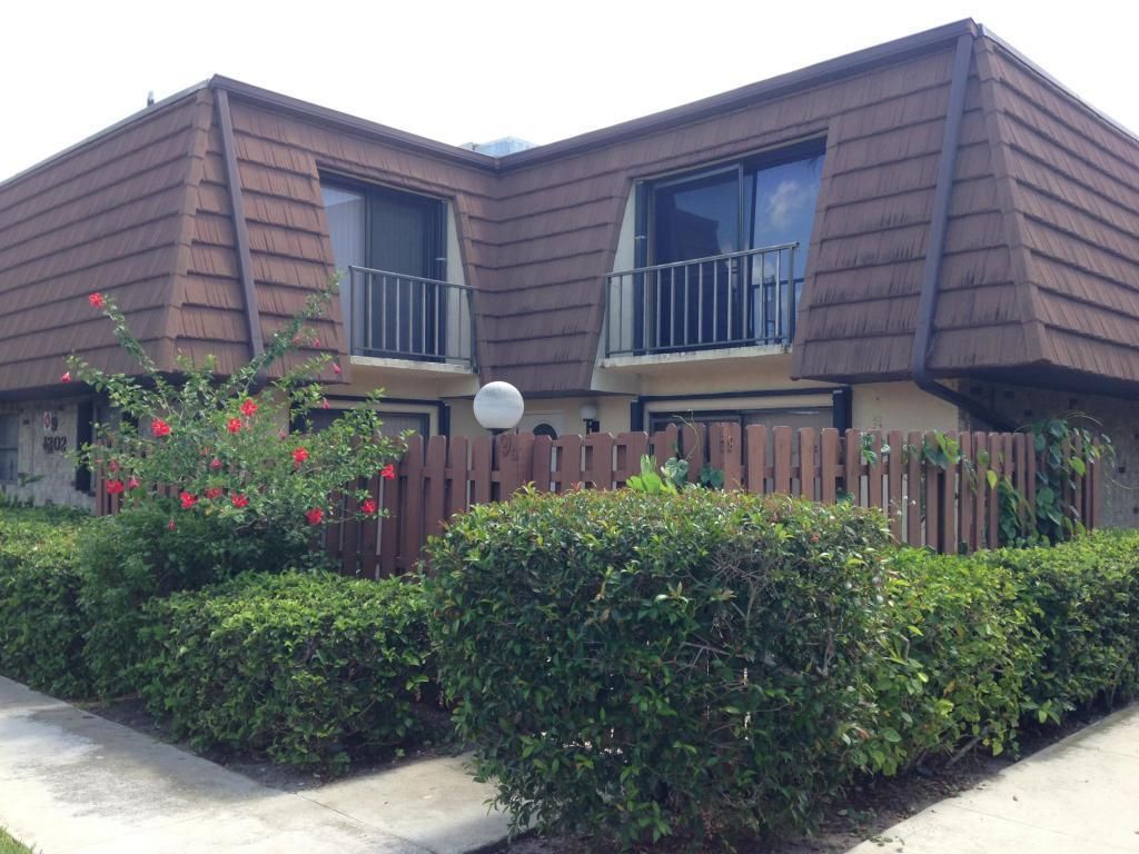 Photo of 1302 Nebraska Avenue #9b, Fort Pierce, FL 34950 (MLS # R11118260)