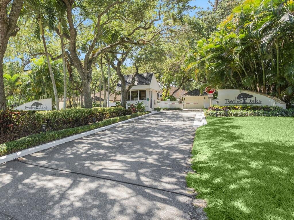 TWELVE OAKS COND PHASE I & TWELVE OAKS COND CLUSTE - Residential