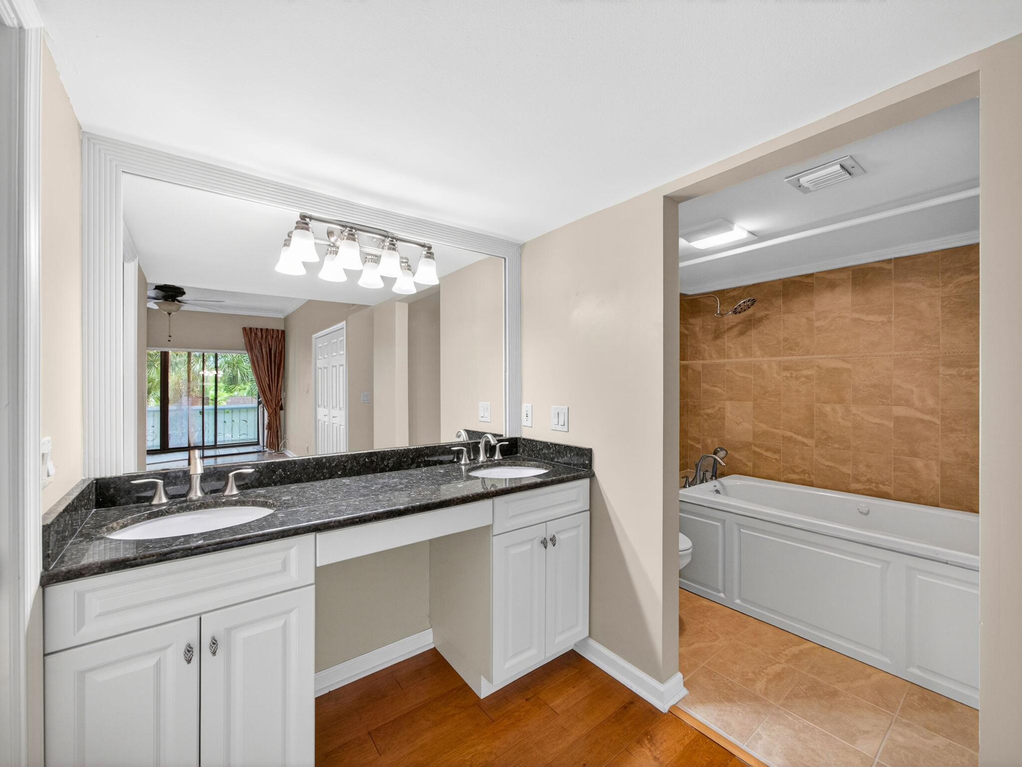 TWELVE OAKS COND PHASE I & TWELVE OAKS COND CLUSTE - Residential