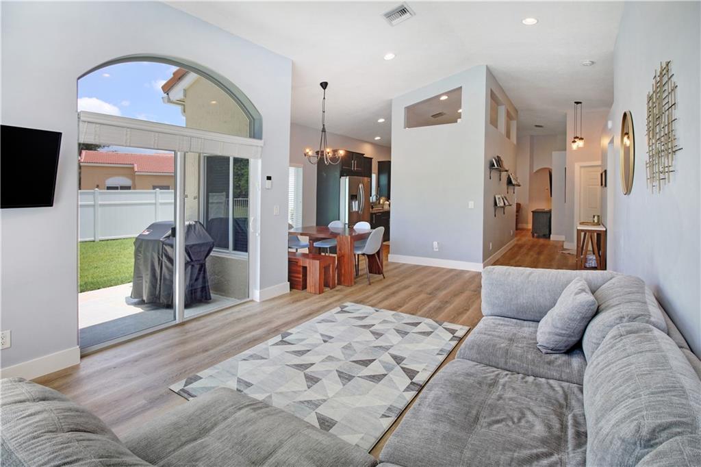 Kensington South 155-15 B - Residential
