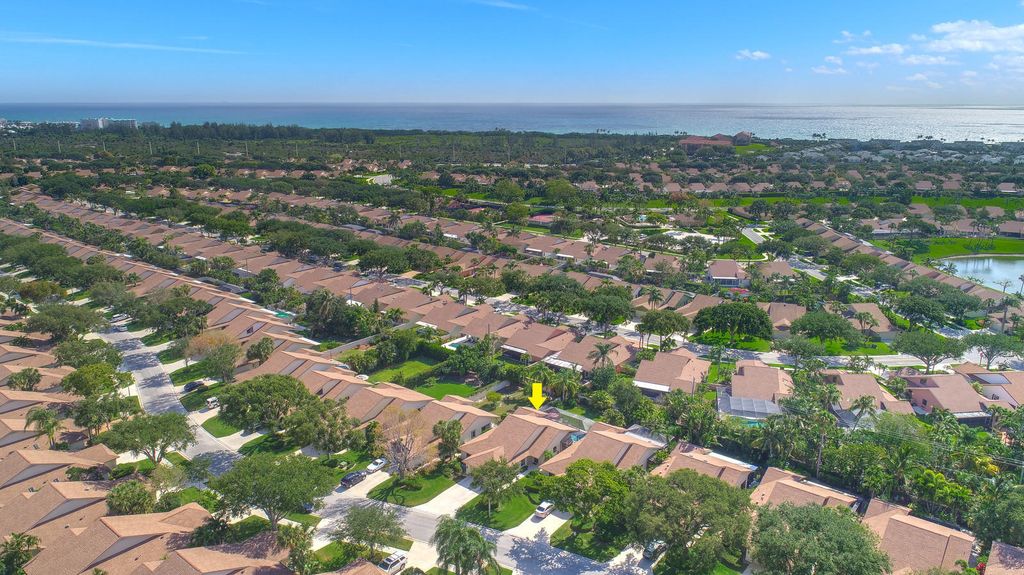 Photo of 211 E River Park Drive, Jupiter, FL 33477 (MLS # B26036625)