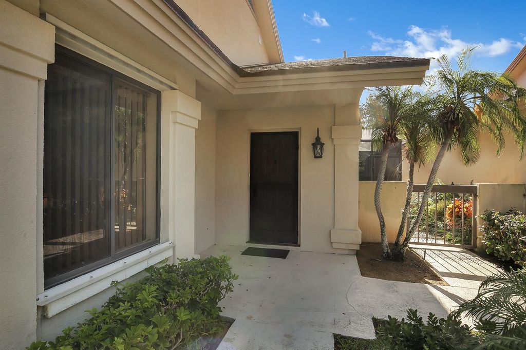 Photo of 211 E River Park Drive, Jupiter, FL 33477 (MLS # B26036625)