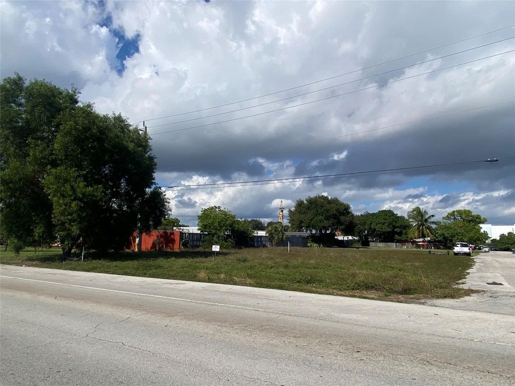 Photo of 19 NW 19th Avenue, Pompano Beach, FL 33069 (MLS # B26040211)