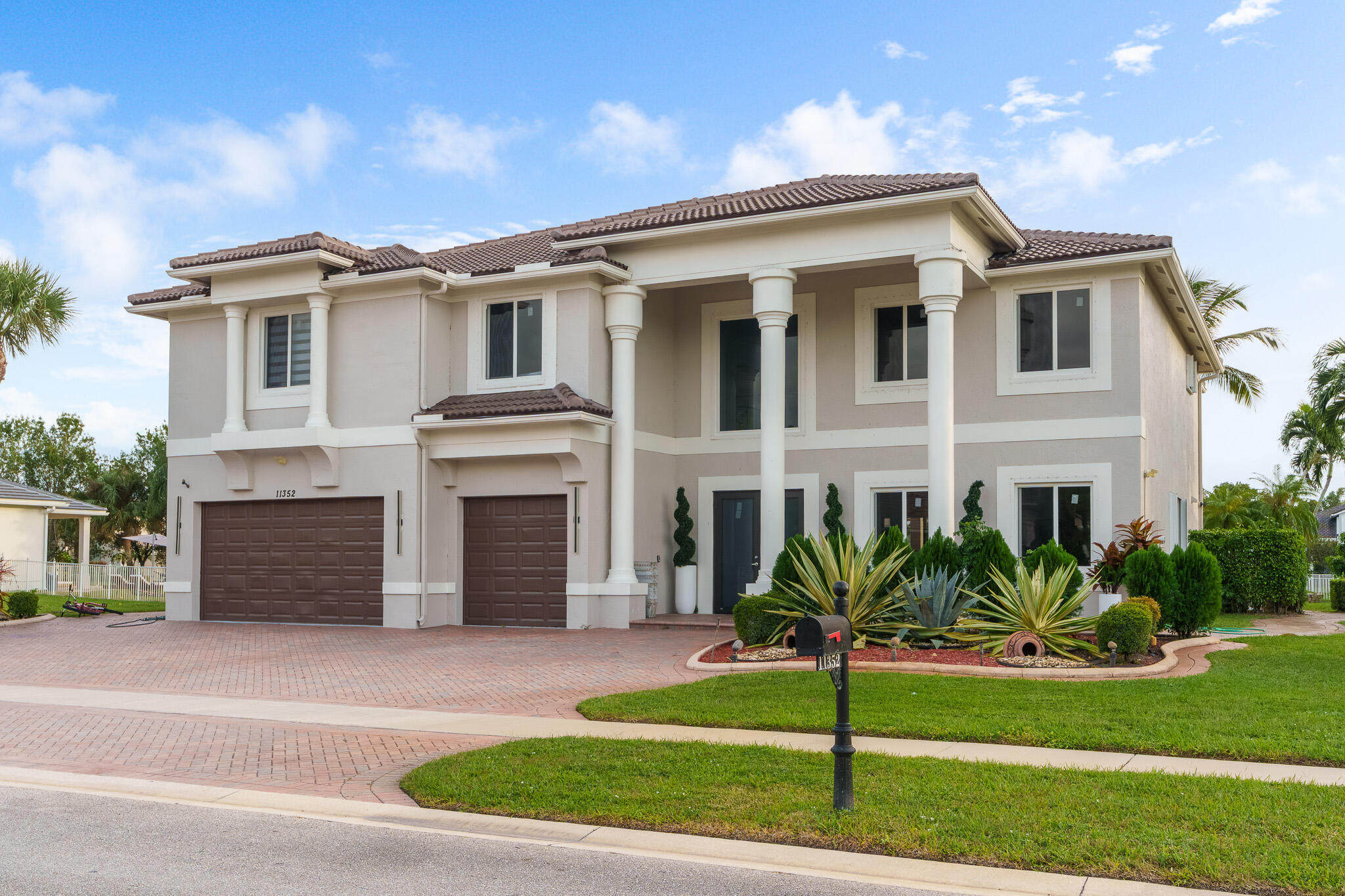 ISLES AT WELLINGTON 8 - Residential Lease