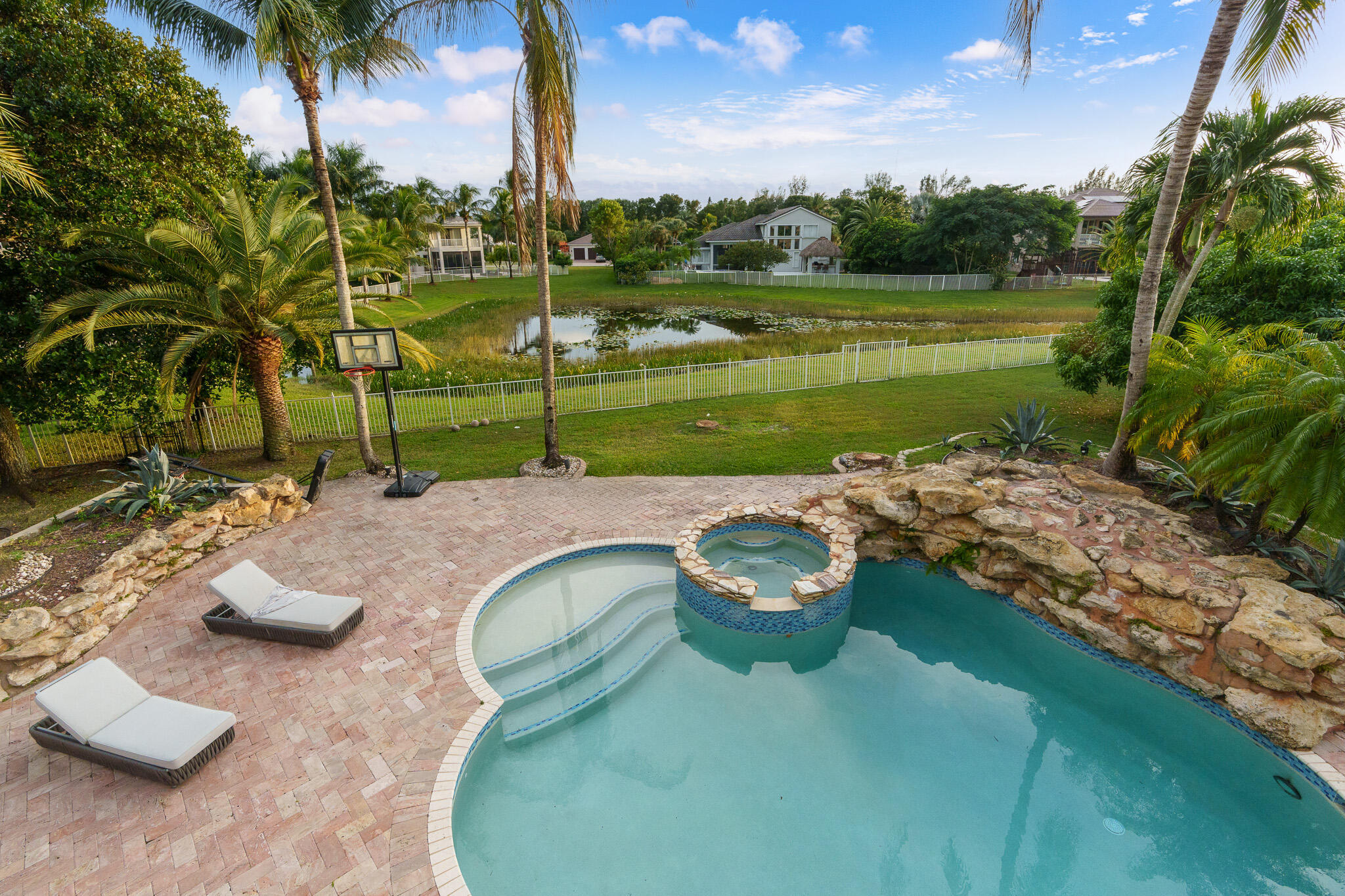 ISLES AT WELLINGTON 8 - Residential Lease
