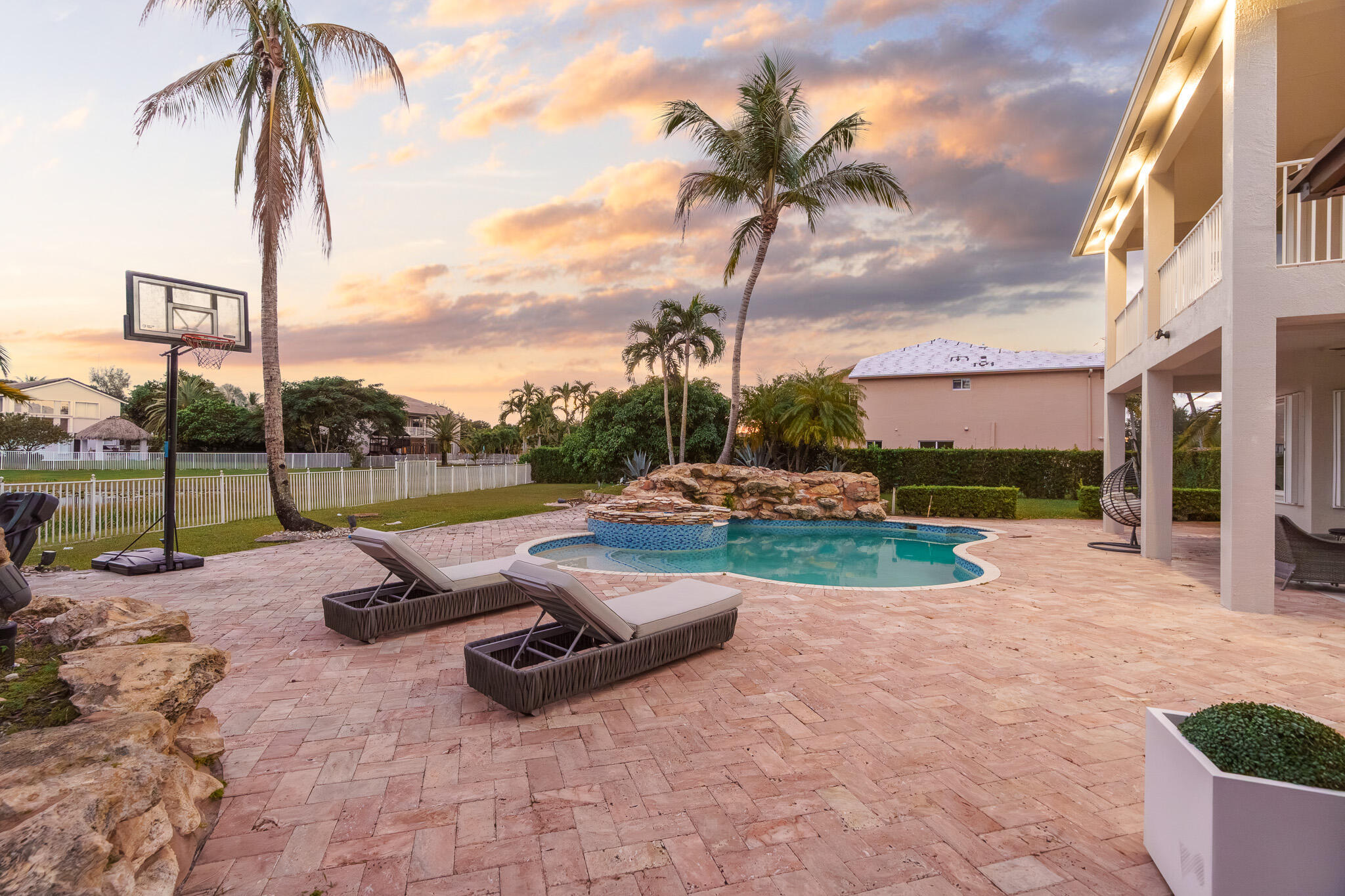 ISLES AT WELLINGTON 8 - Residential Lease