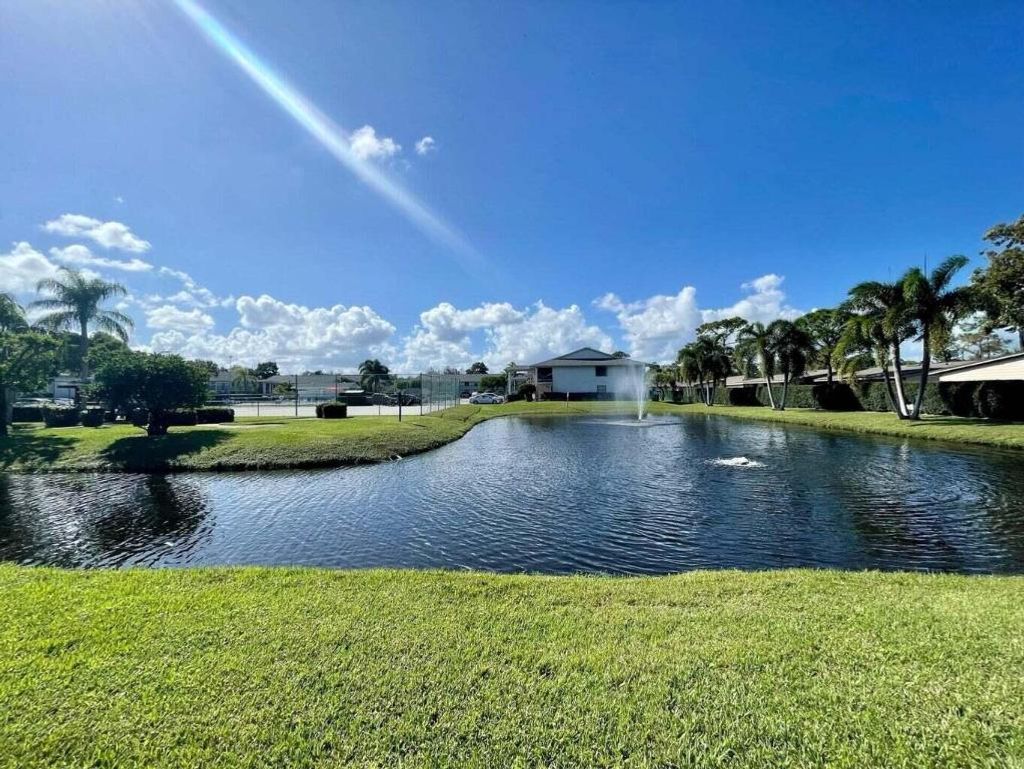 Photo of 1271 SE Parkview Place #8, Stuart, FL 34994 (MLS # R10994549)
