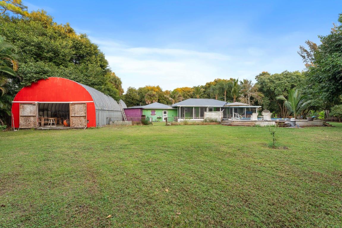 ST LUCIE INLET FARMS BEG 279' S OF NE COR TR 6, W - Residential