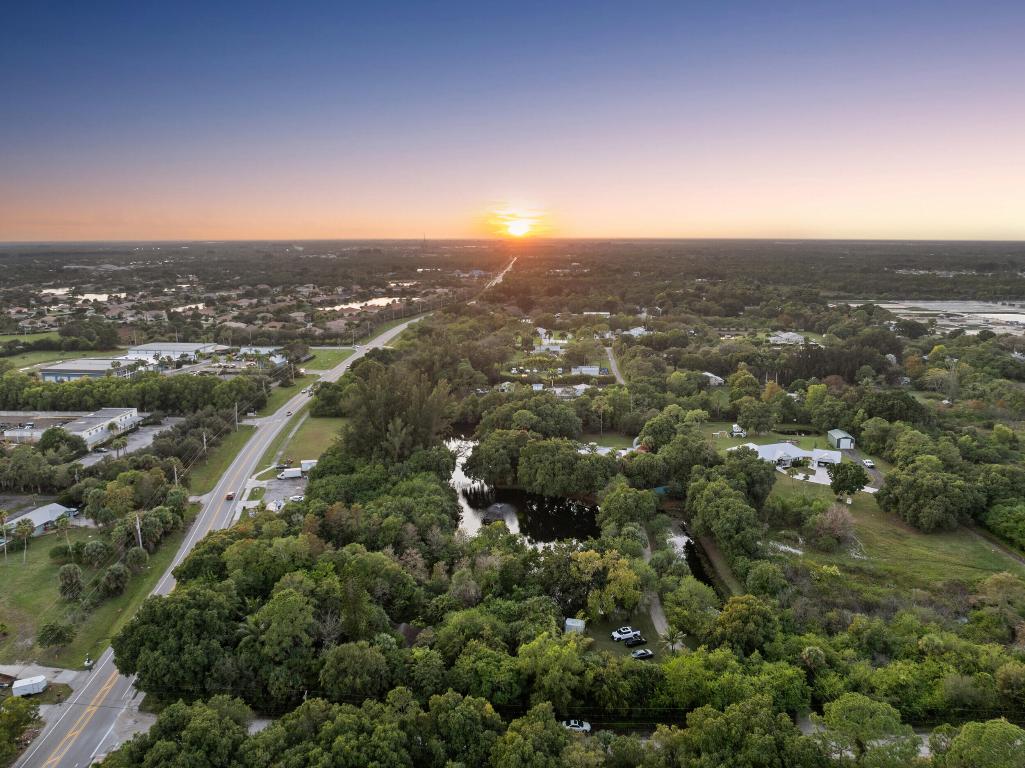 ST LUCIE INLET FARMS BEG 279' S OF NE COR TR 6, W - Residential