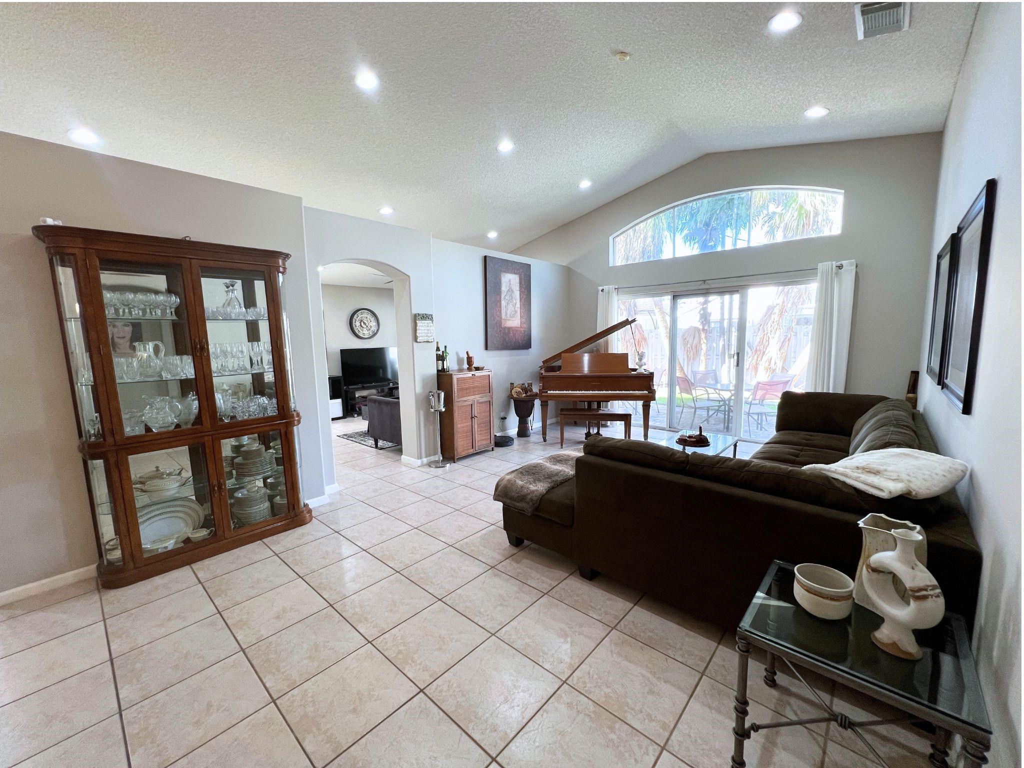 Banyan Oakridge 157-44 B - Residential