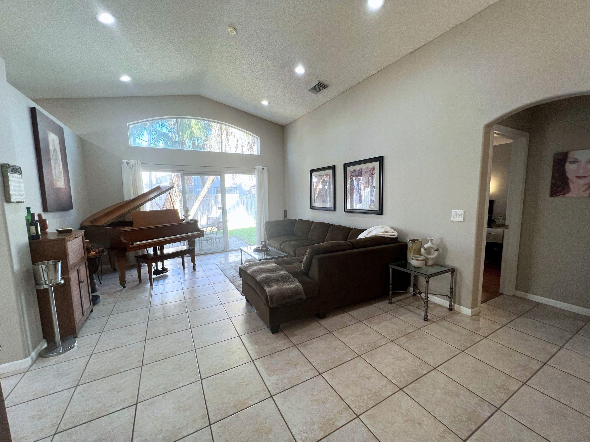 Banyan Oakridge 157-44 B - Residential