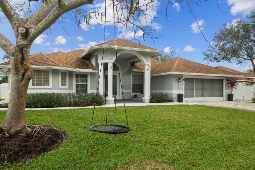 Photo of 1501 SE North Blackwell Drive, Port Saint Lucie, FL 34952 (MLS # R10949613)