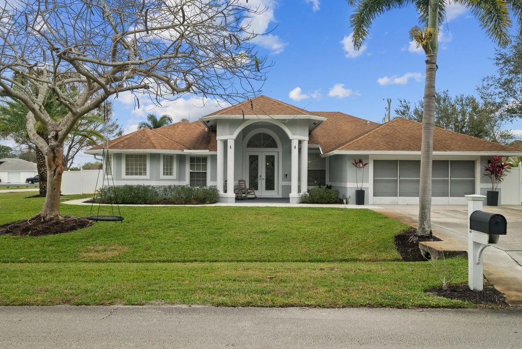 Photo of 1501 SE North Blackwell Drive, Port Saint Lucie, FL 34952 (MLS # R10949613)