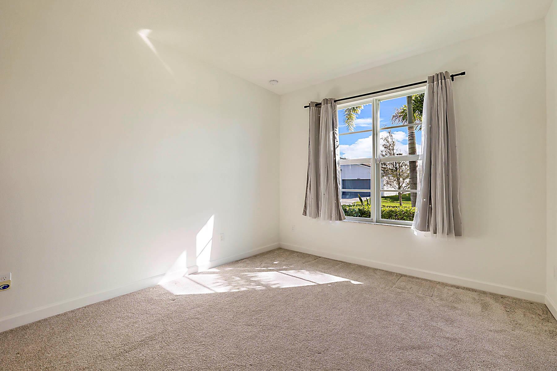 TELARO AT SOUTHERN GROVE - Residential