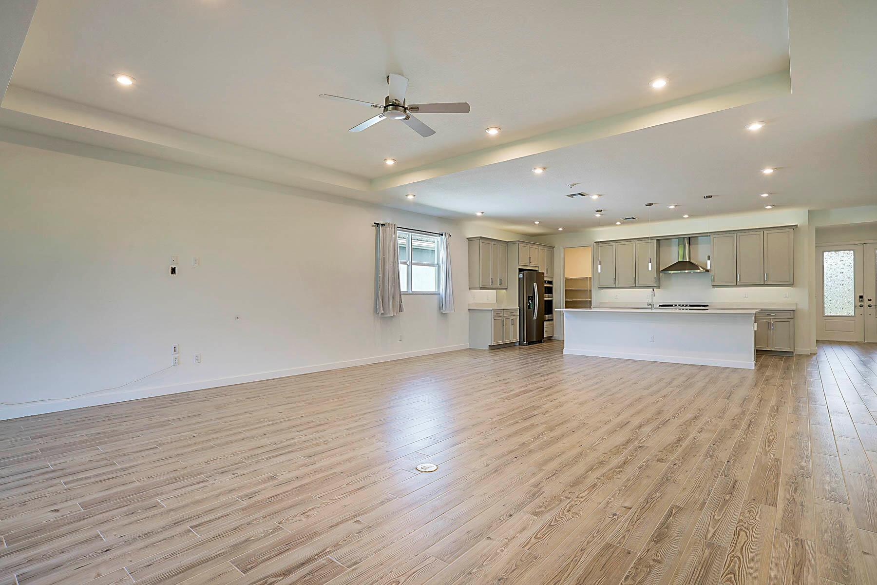 TELARO AT SOUTHERN GROVE - Residential