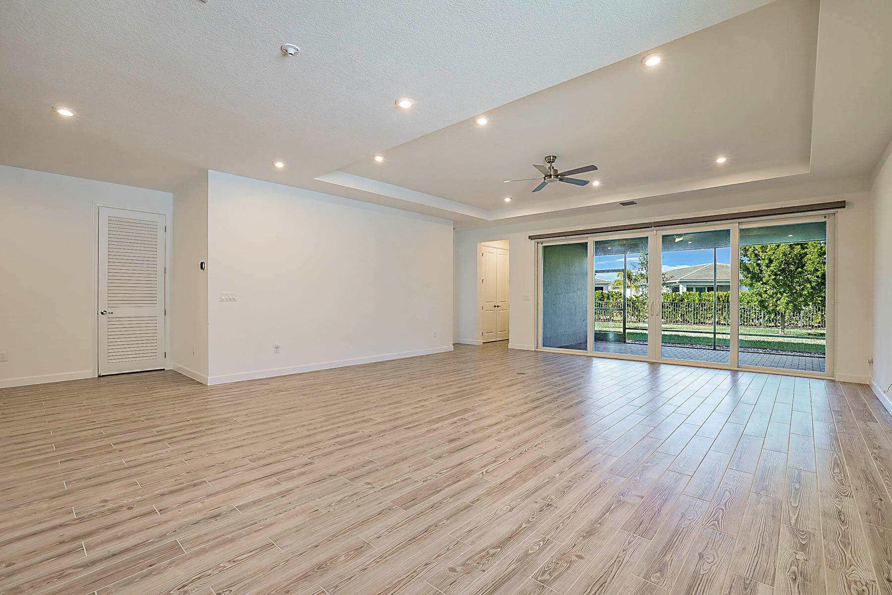 TELARO AT SOUTHERN GROVE - Residential