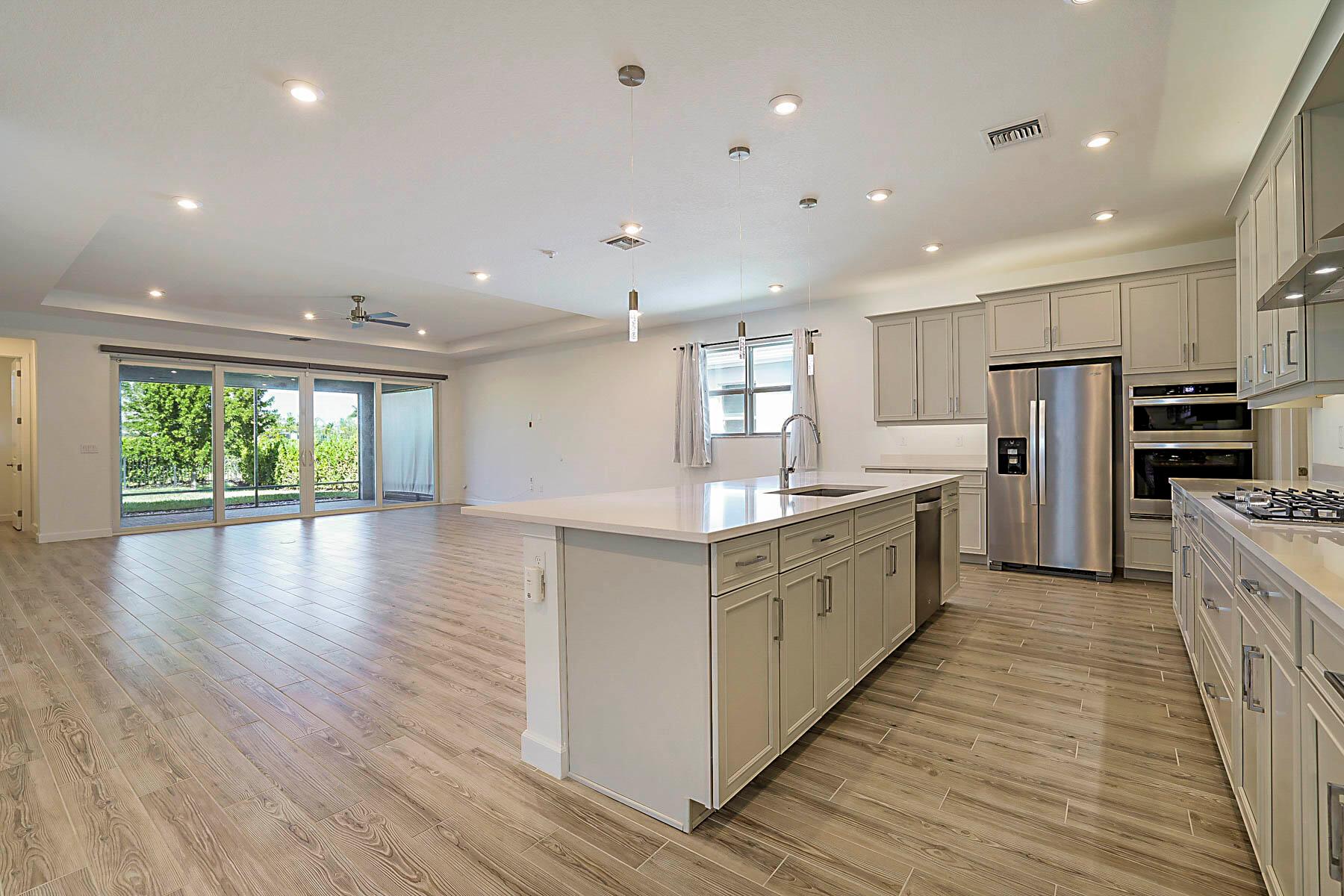 TELARO AT SOUTHERN GROVE - Residential