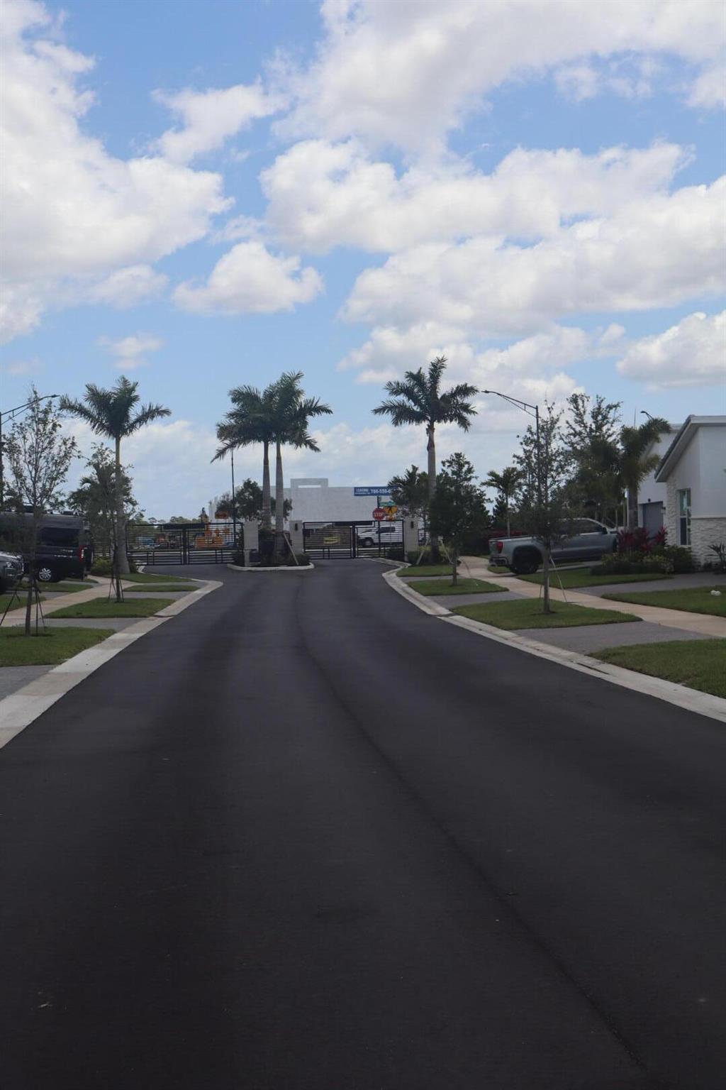 TELARO AT SOUTHERN GROVE - Residential