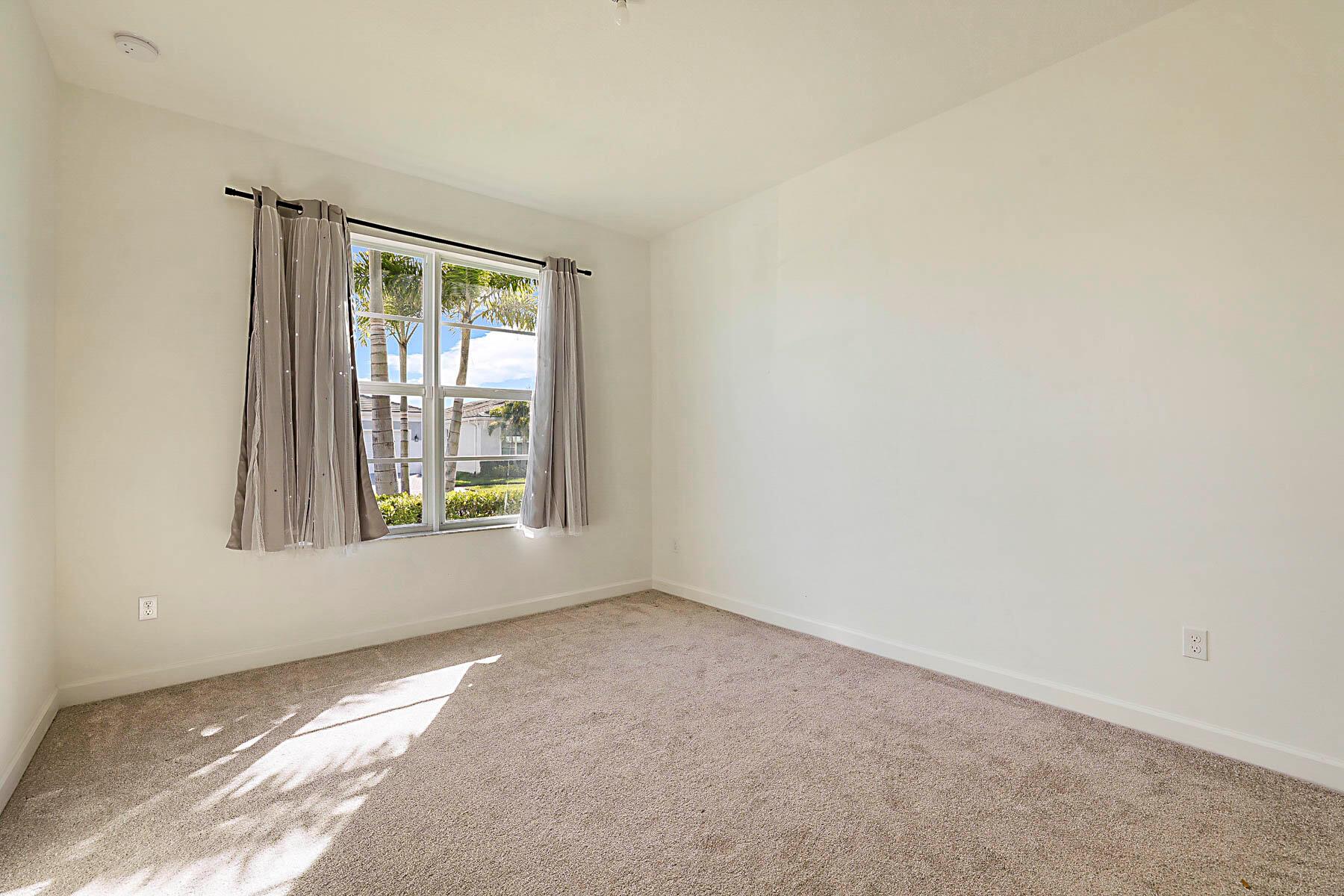 TELARO AT SOUTHERN GROVE - Residential