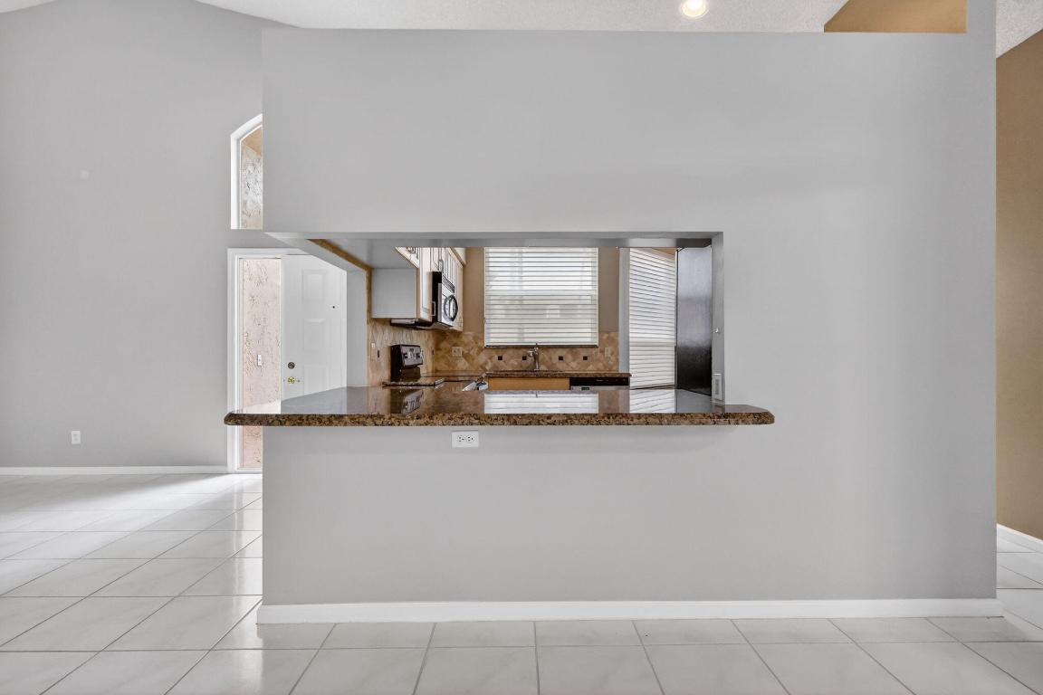 ABERDEEN / LANCASTER LAKES - Residential Lease