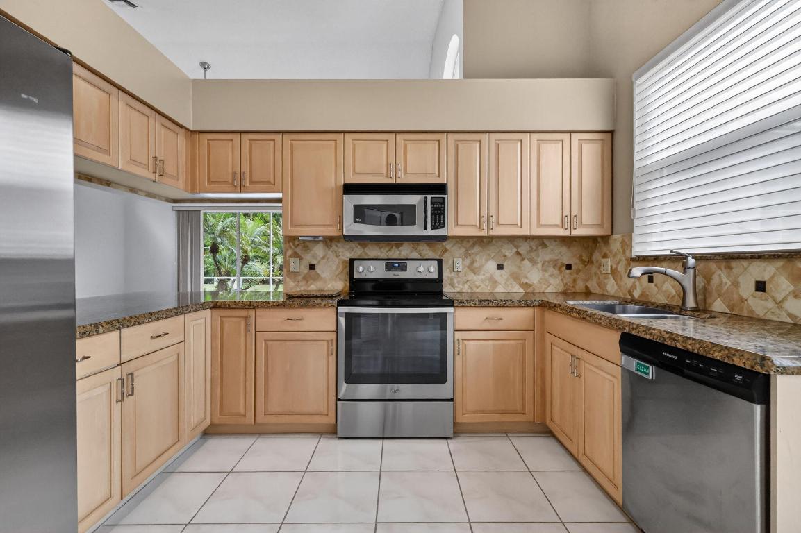 ABERDEEN / LANCASTER LAKES - Residential Lease