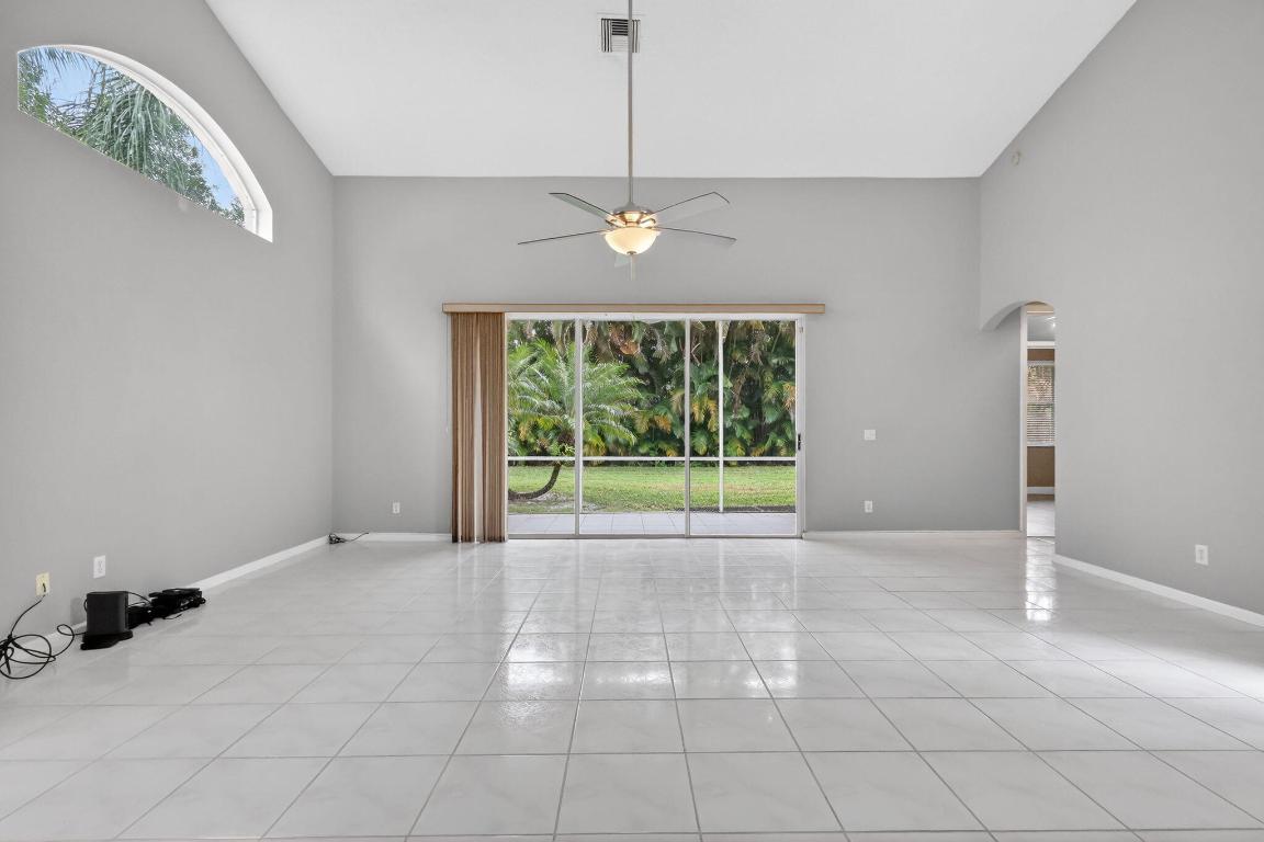 ABERDEEN / LANCASTER LAKES - Residential Lease