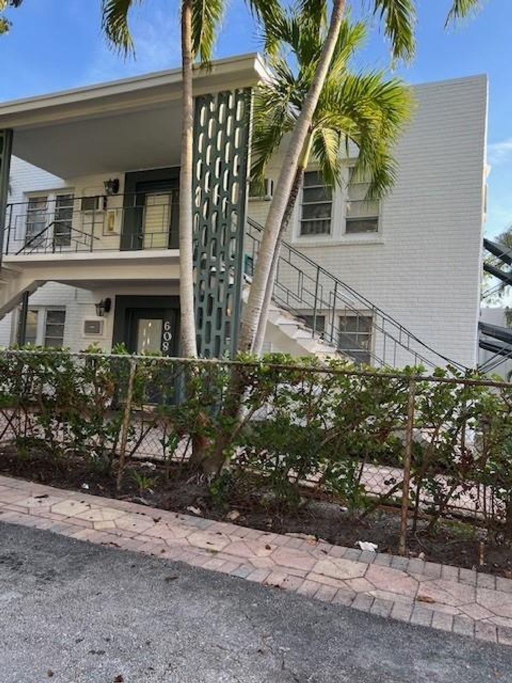 Photo of 608 SE 6th Street #23, Fort Lauderdale, FL 33301 (MLS # F10479776)