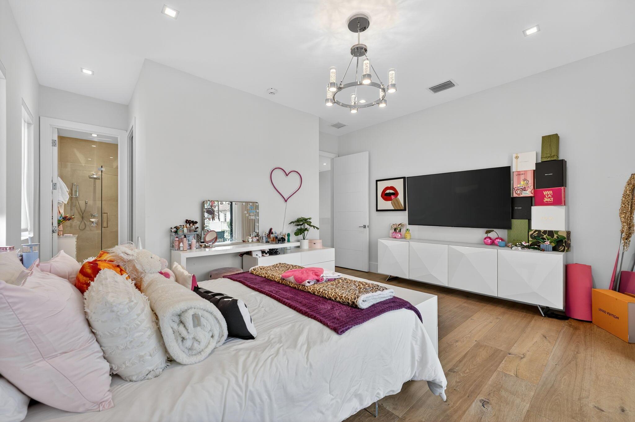 BOCA HARBOUR 4TH SEC - Residential