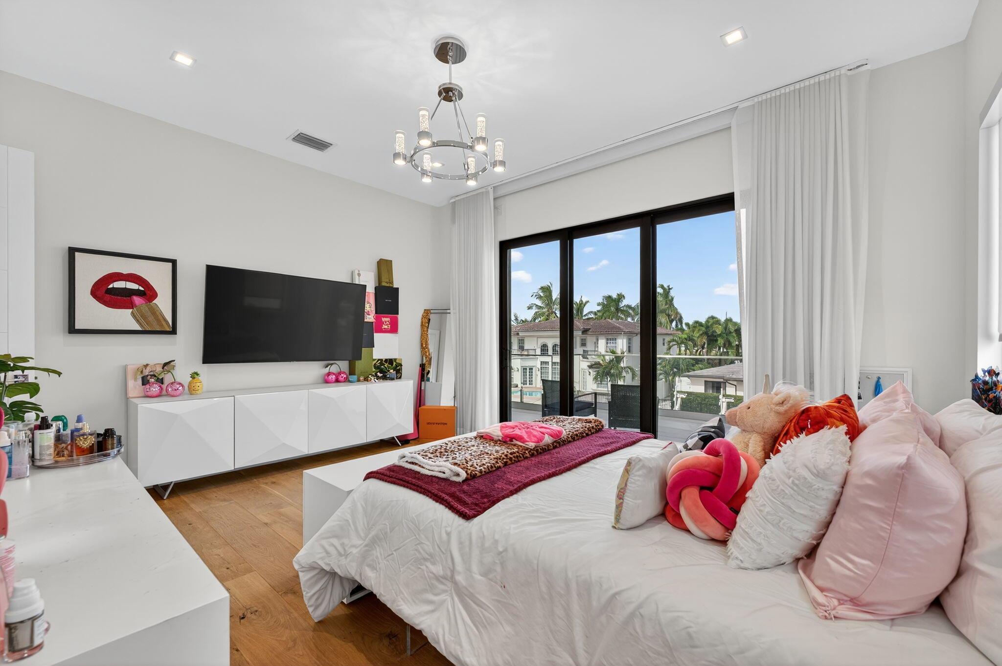 BOCA HARBOUR 4TH SEC - Residential