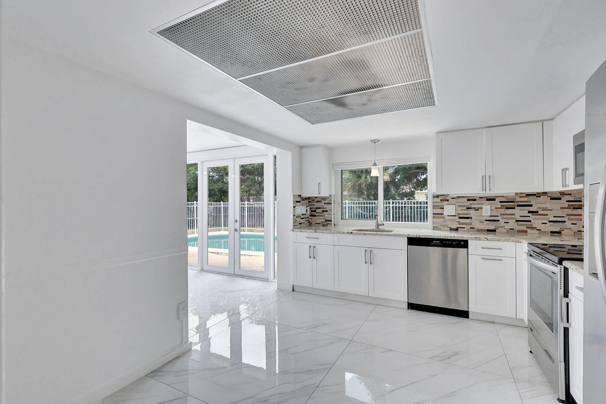 WOODCREST MNR - Residential