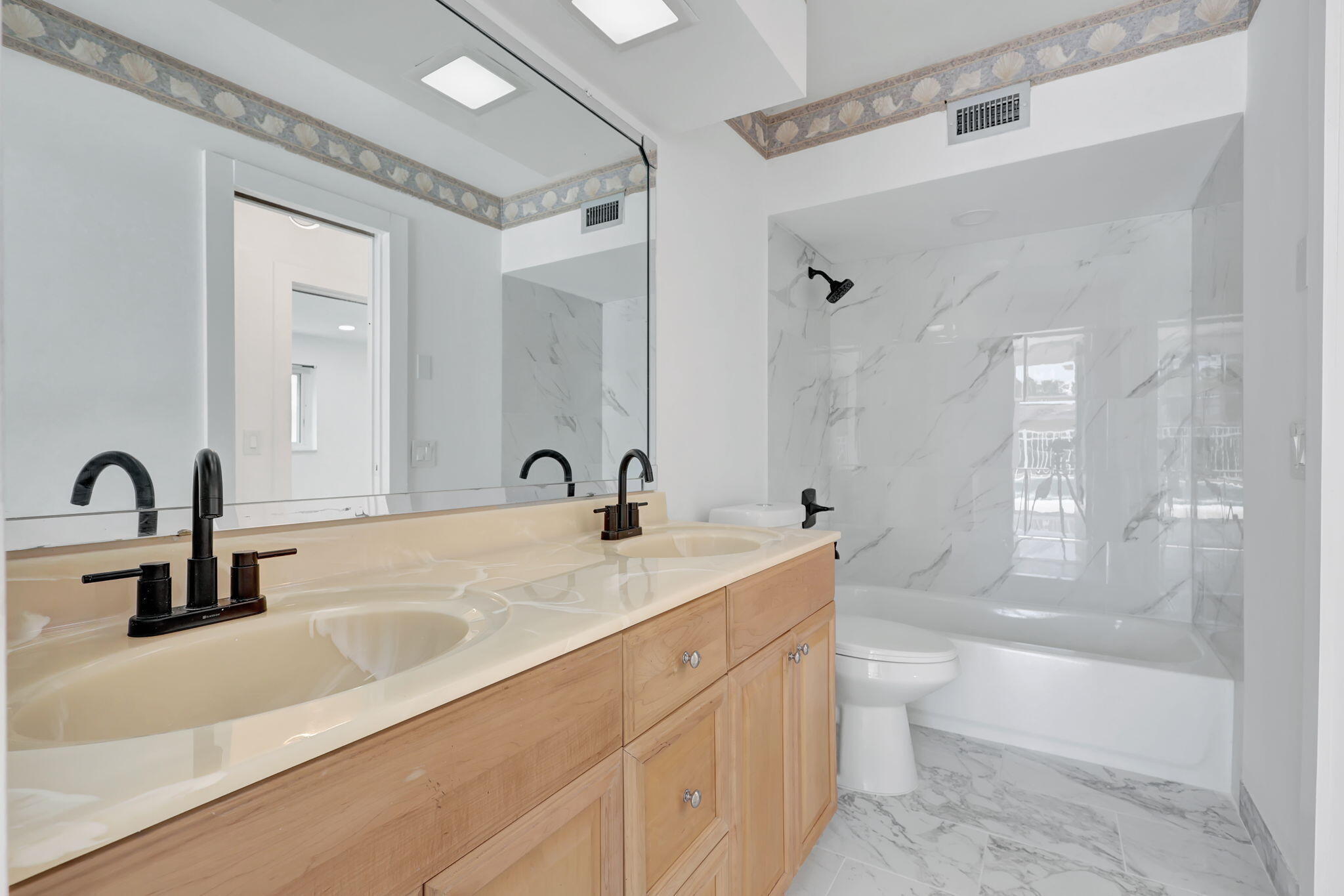 WOODCREST MNR - Residential