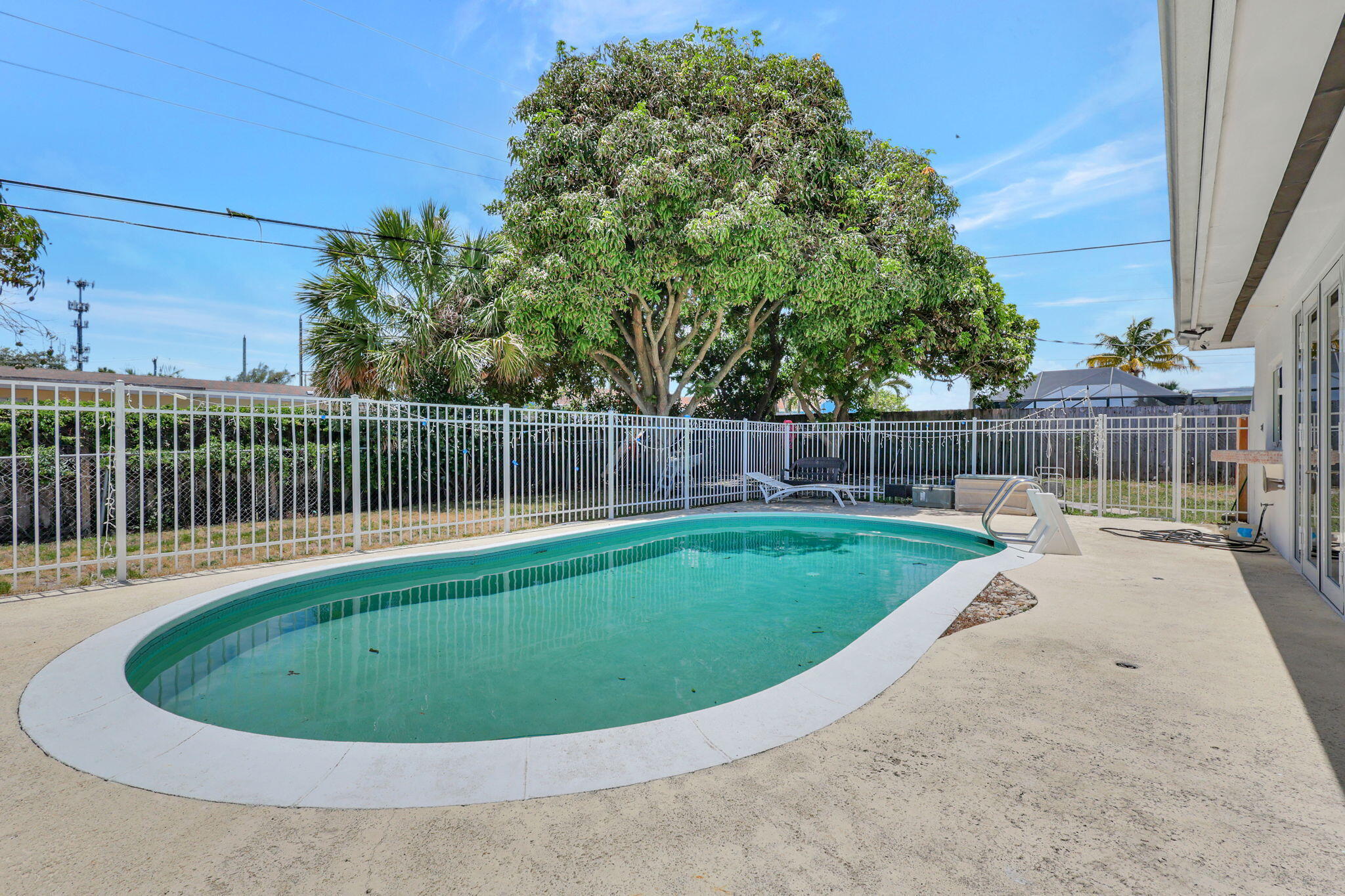 WOODCREST MNR - Residential