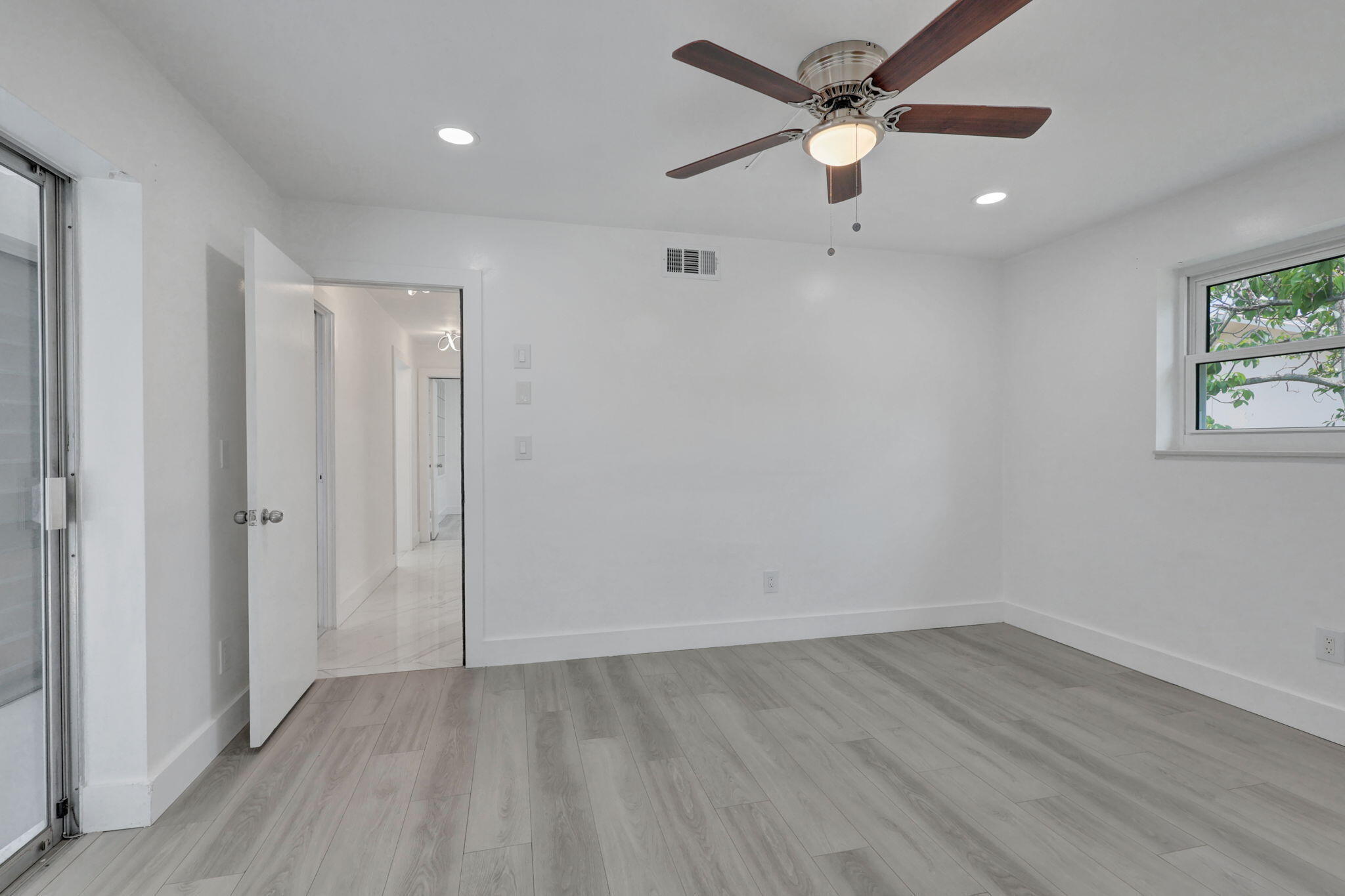 WOODCREST MNR - Residential