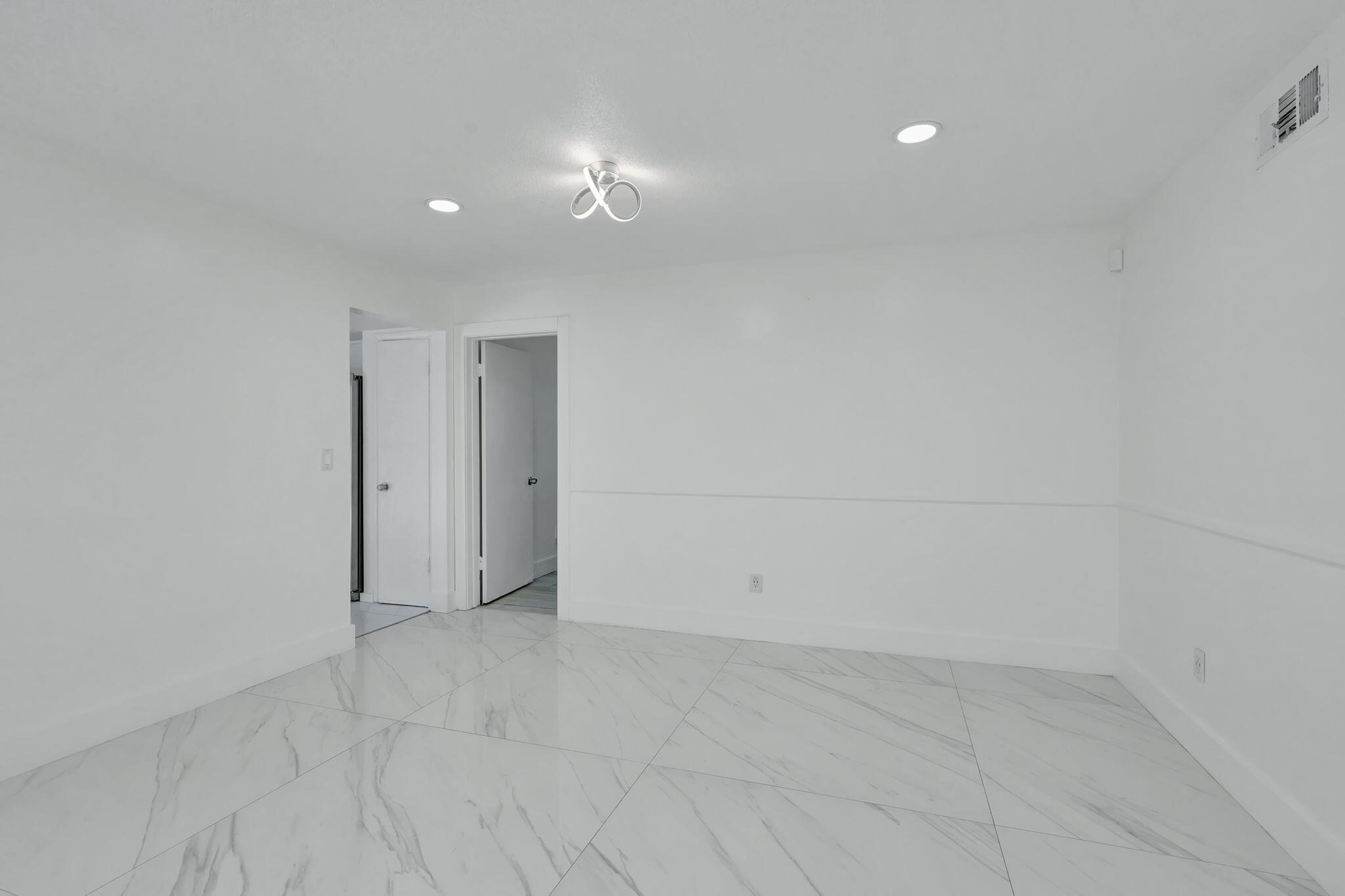 WOODCREST MNR - Residential