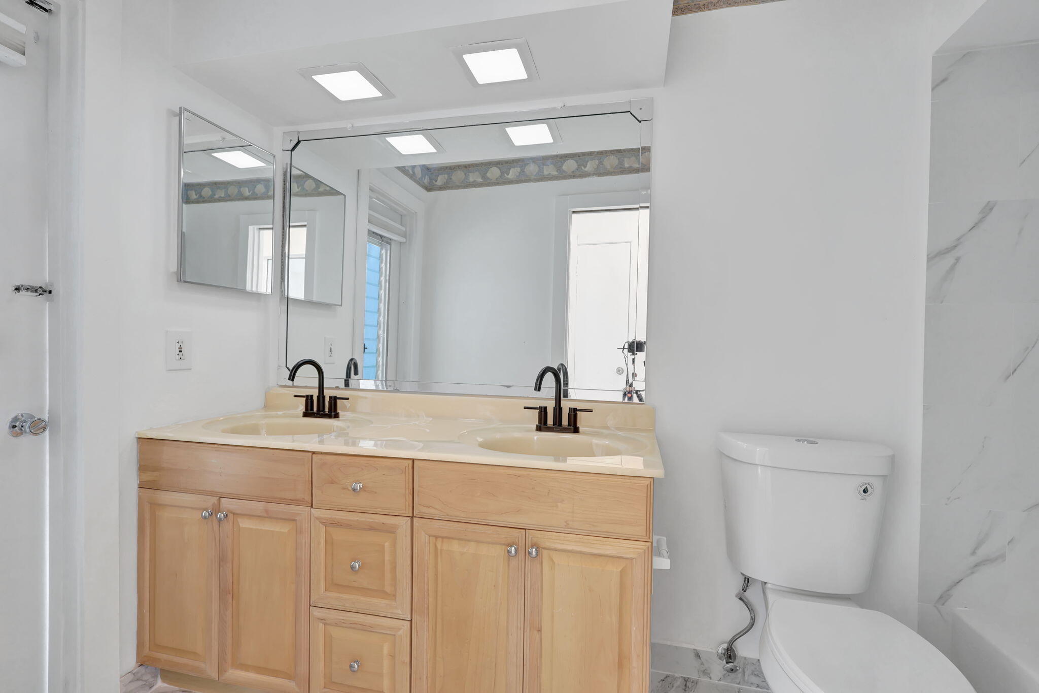 WOODCREST MNR - Residential